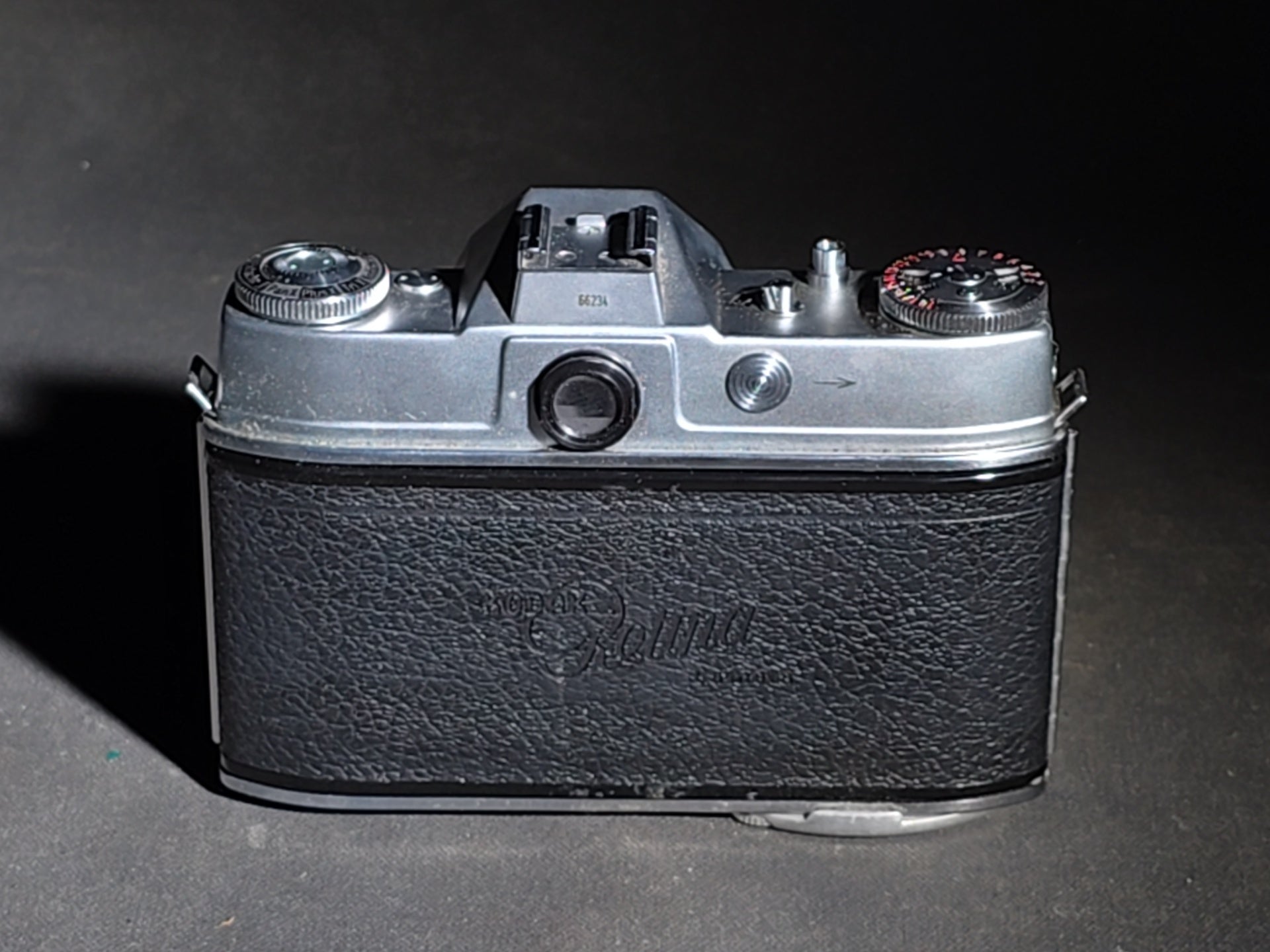 Vintage Kodak Retina Reflex 35mm S.L.R. Camera with Schneider-Kreuznach Retina-Xenon C f:2.0/50mm Lens and Leather Case
