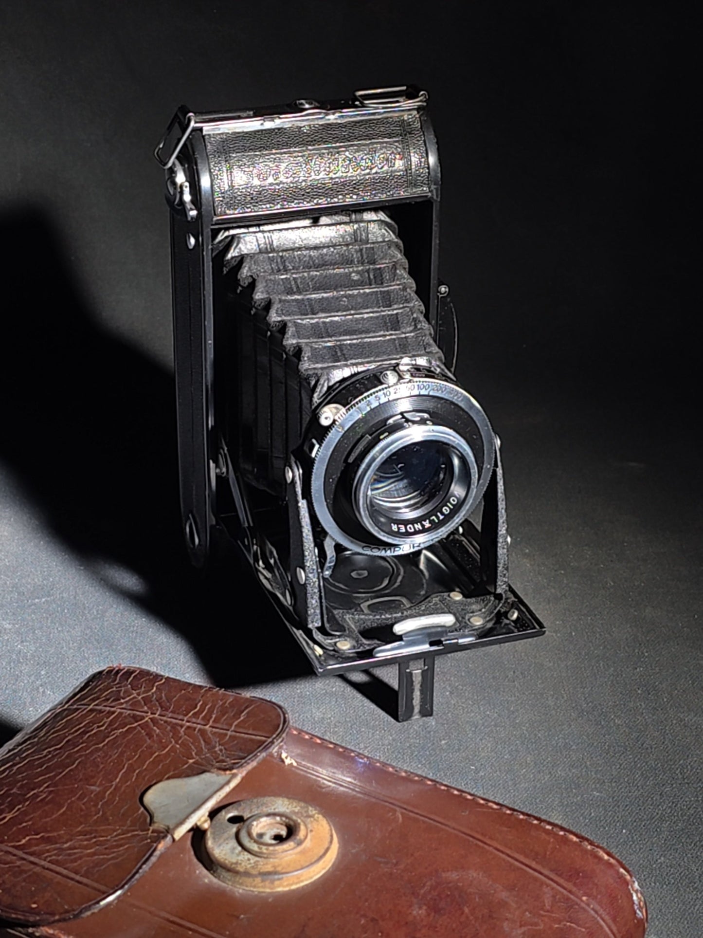 Vintage Voigtlander Bessa Folding Camera with Vaskar 1:4.5/105 Lens, Compur-Rapid Shutter, and Leather Case