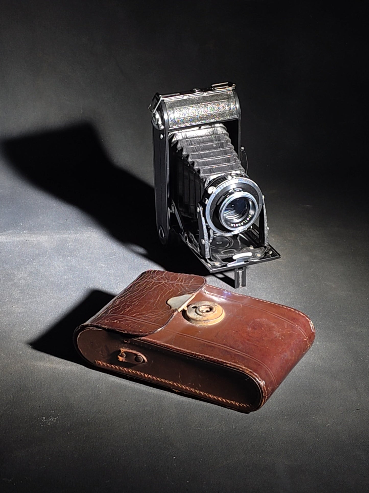 Vintage Voigtlander Bessa Folding Camera with Vaskar 1:4.5/105 Lens, Compur-Rapid Shutter, and Leather Case