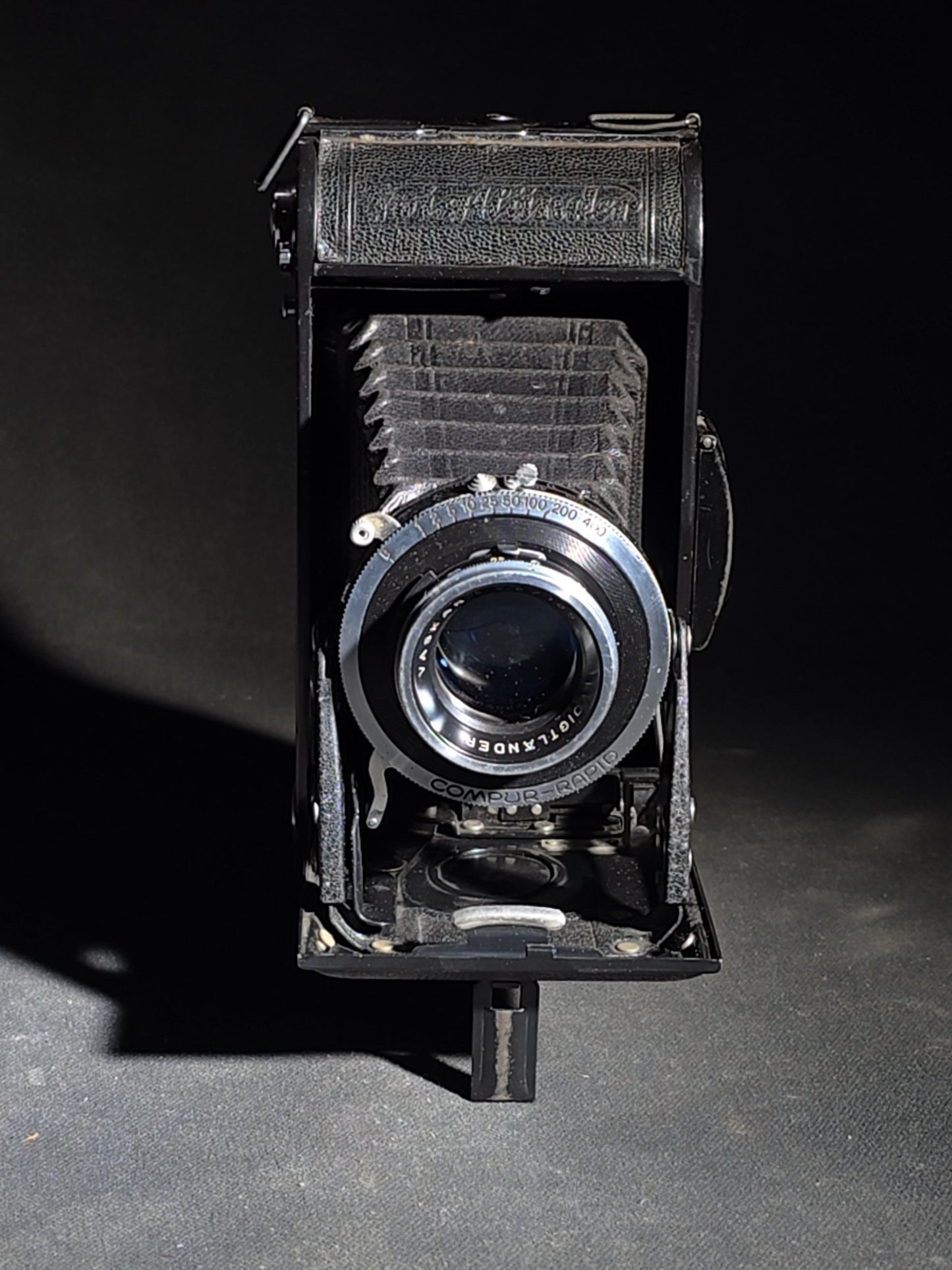 Vintage Voigtlander Bessa Folding Camera with Vaskar 1:4.5/105 Lens, Compur-Rapid Shutter, and Leather Case