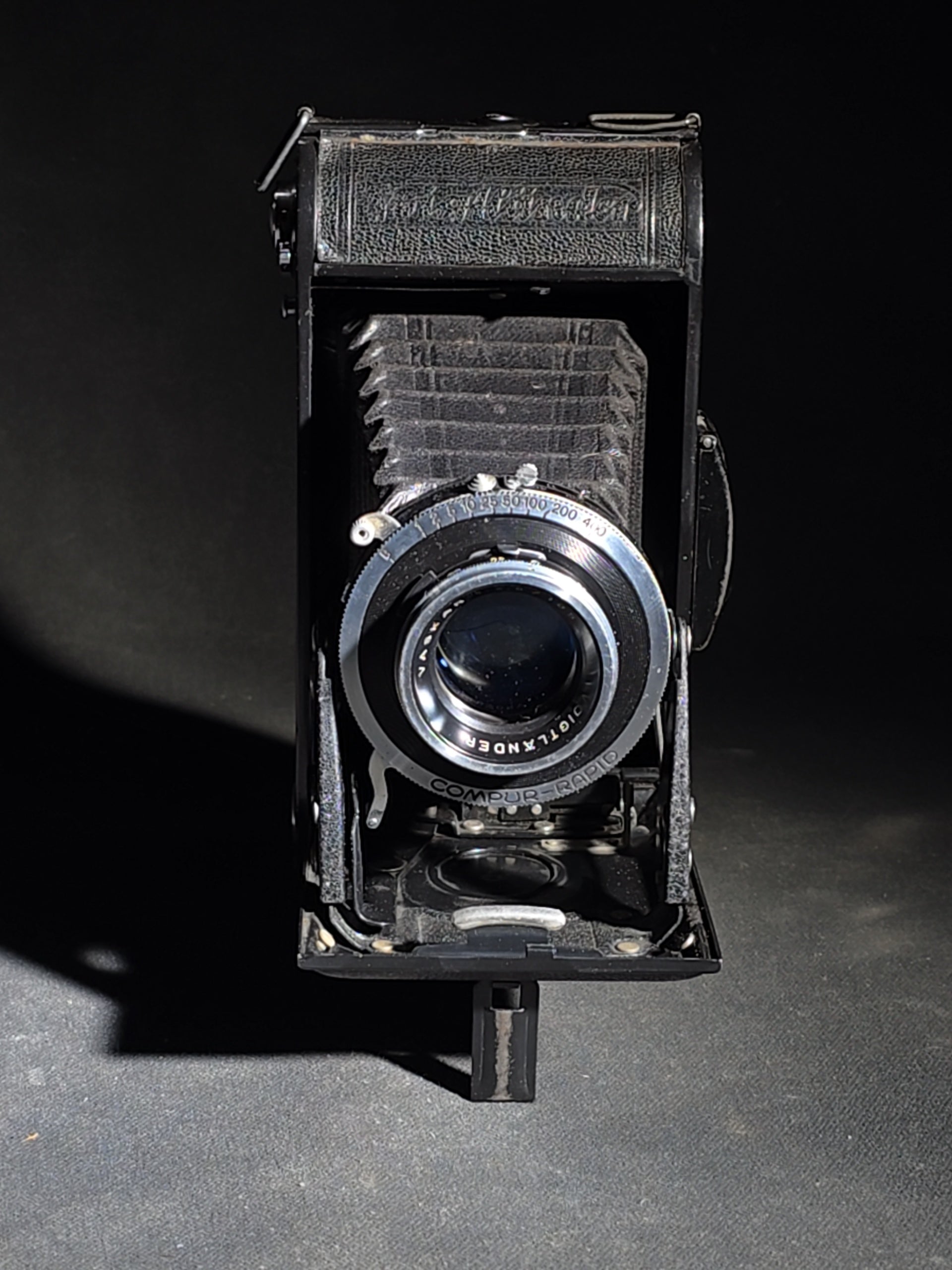 Vintage Voigtlander Bessa Folding Camera with Vaskar 1:4.5/105 Lens, Compur-Rapid Shutter, and Leather Case