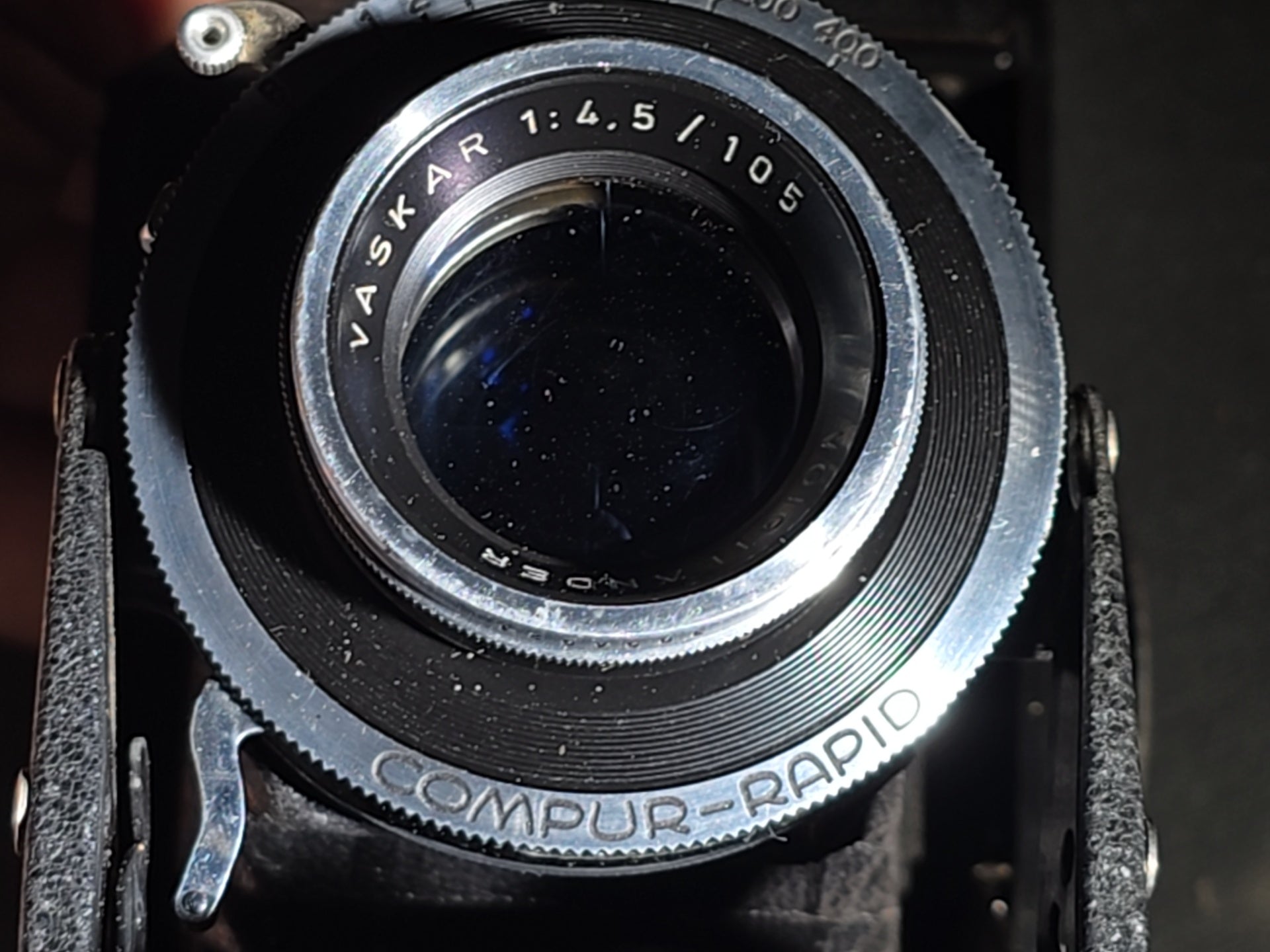 Vintage Voigtlander Bessa Folding Camera with Vaskar 1:4.5/105 Lens, Compur-Rapid Shutter, and Leather Case