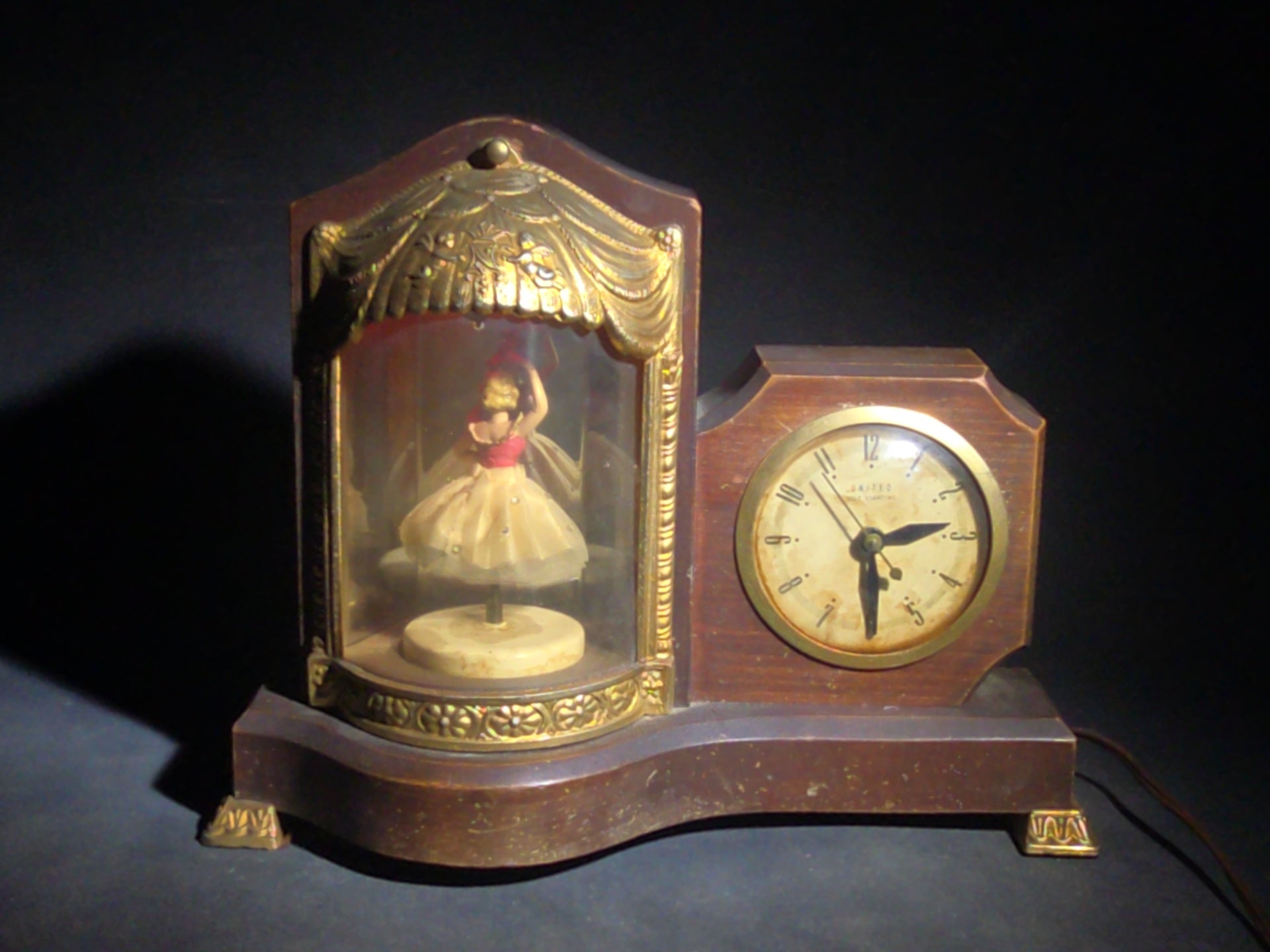 Vintage United Clock Model No. 870 Animated Ballerina Mantel Clock with Light and Music Box, Manufactured by United Metal Goods Mfg. Co. Inc., Brooklyn, New York
