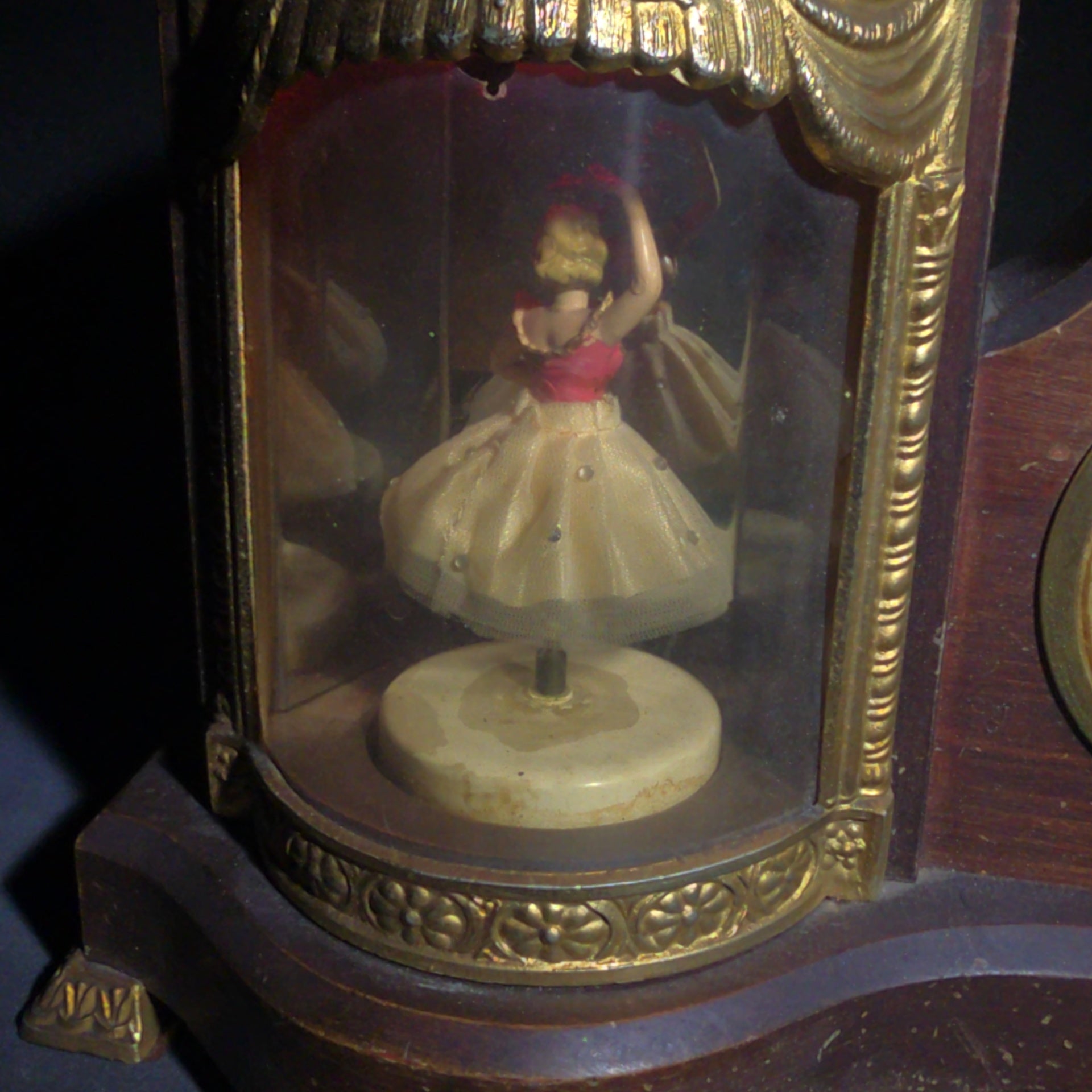 Vintage United Clock Model No. 870 Animated Ballerina Mantel Clock with Light and Music Box, Manufactured by United Metal Goods Mfg. Co. Inc., Brooklyn, New York