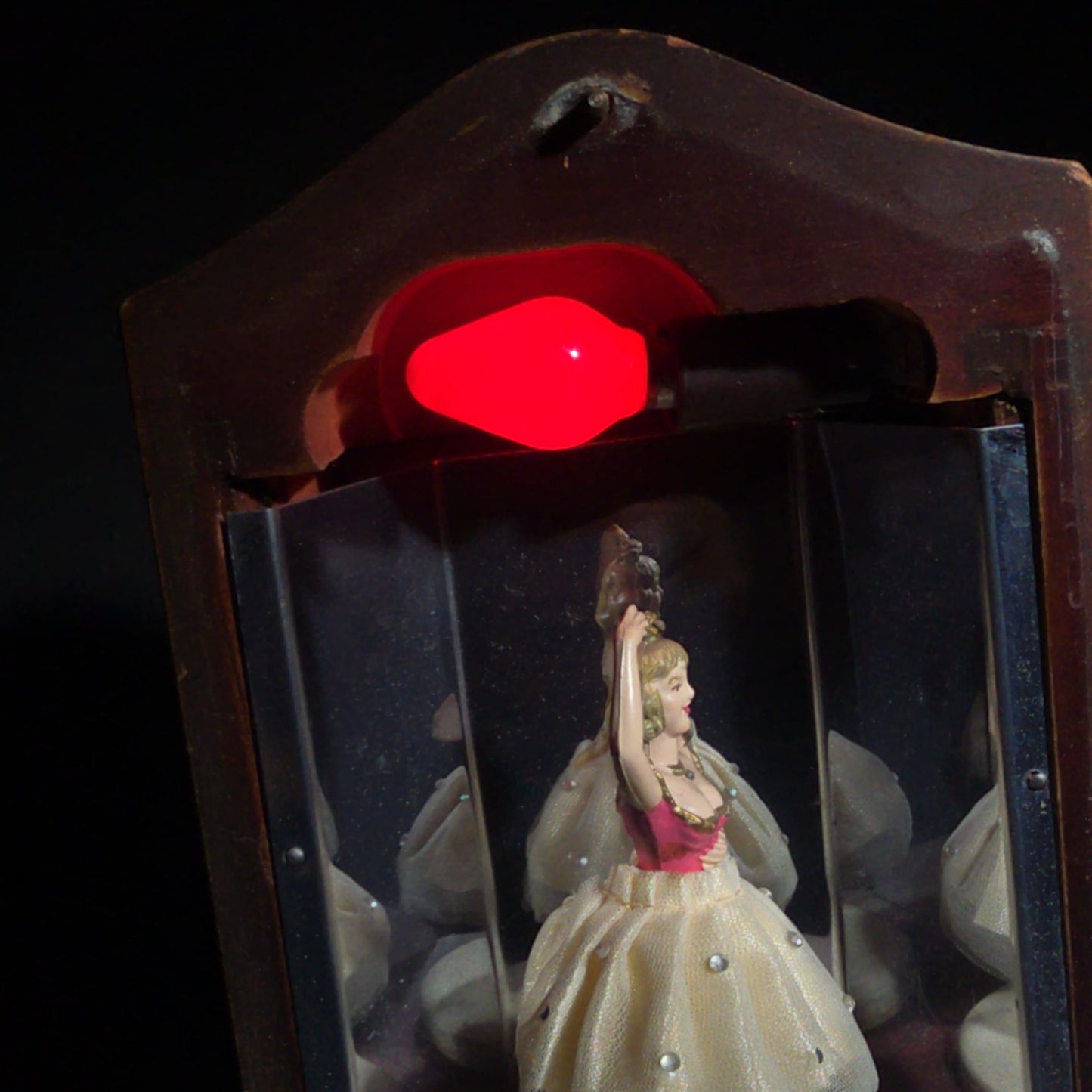 Vintage United Clock Model No. 870 Animated Ballerina Mantel Clock with Light and Music Box, Manufactured by United Metal Goods Mfg. Co. Inc., Brooklyn, New York