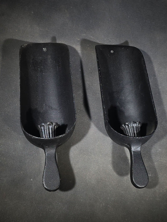 Pair of Vintage Black Painted Cast Aluminum Wall Sconces with Fluted Detail, Manufactured by Robert Emig, No. 1299, Mid-Century Kitsch Decor