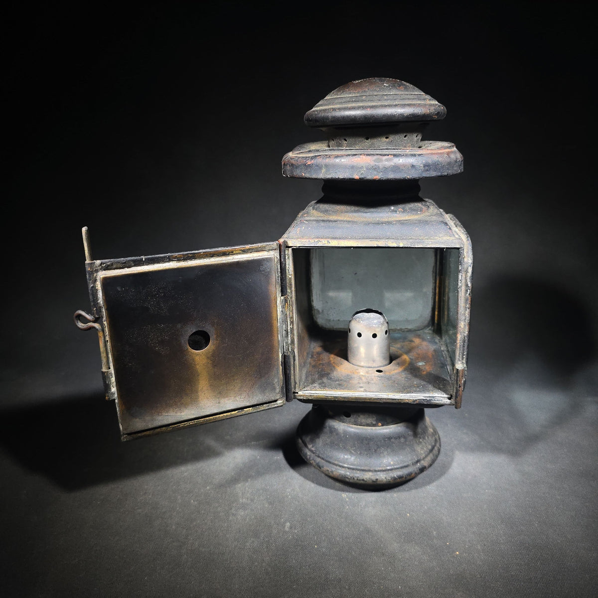 Antique Carriage Lamp Model 104, Manufactured by Atwood Castle Co., Amesbury, Massachusetts, U.S.A.