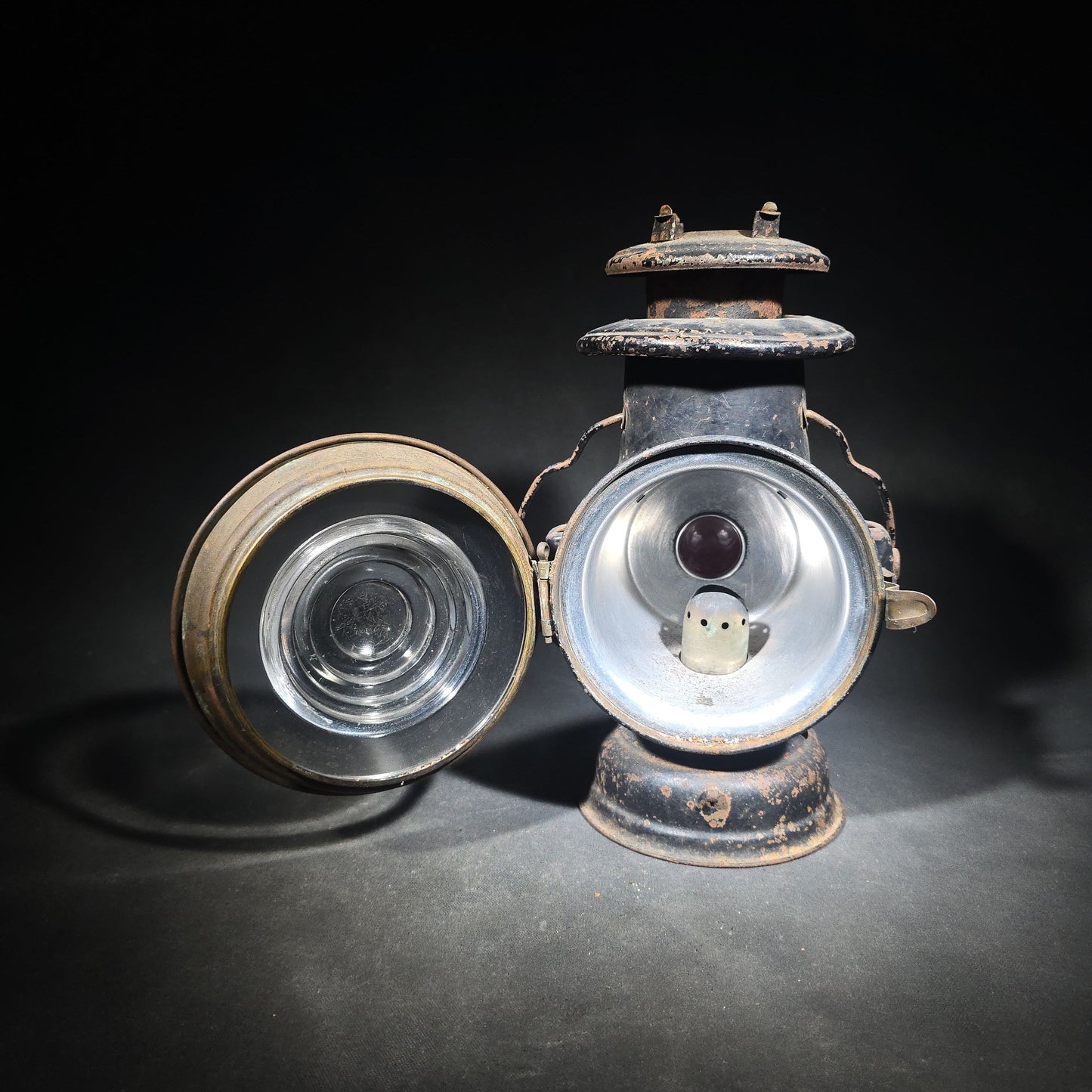 Antique Dietz Union Driving Lamp Oil-Burning Carriage Lantern with Bullseye Lens and Red Rear Glass, Manufactured by R.E. Dietz, New York
