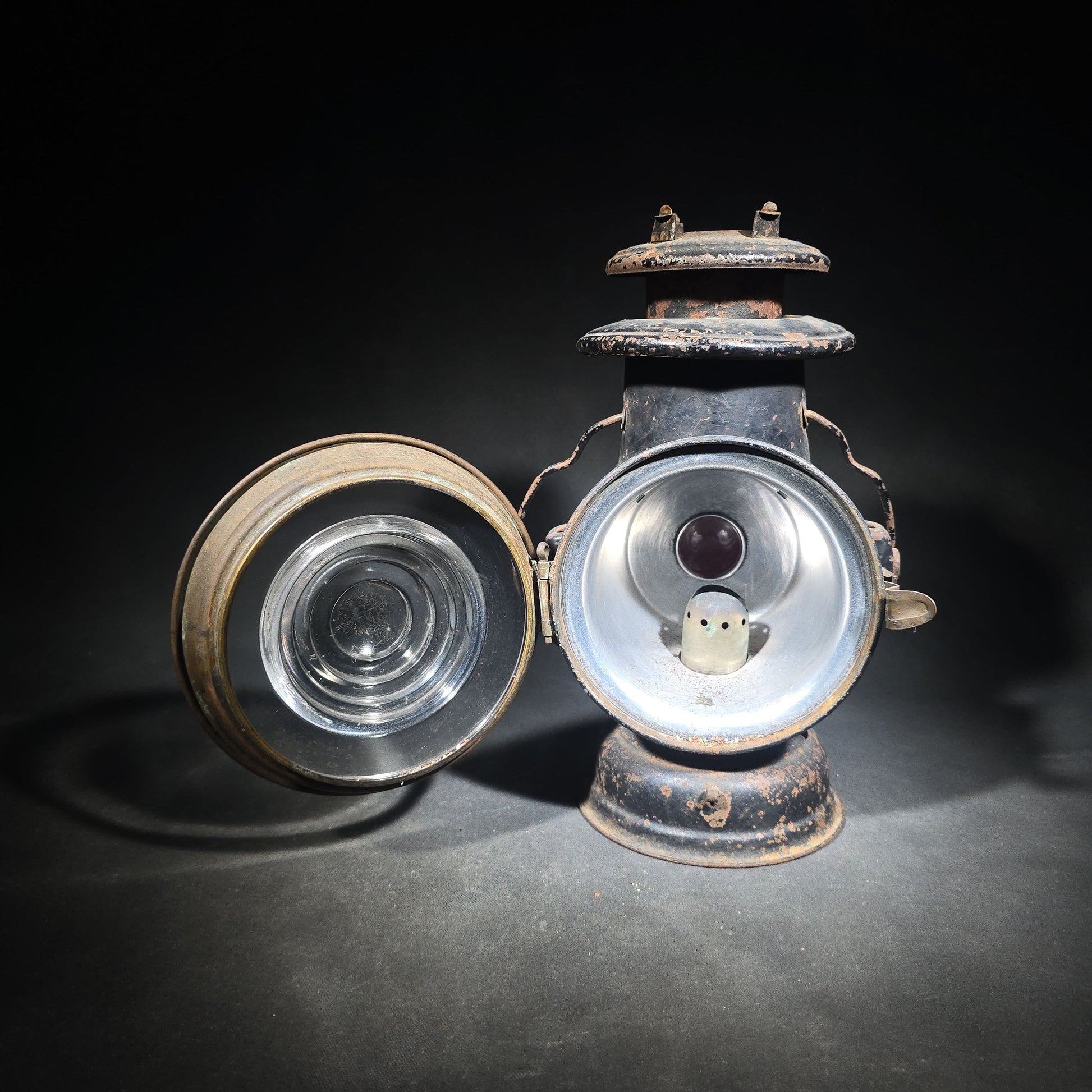 Antique Dietz Union Driving Lamp Oil-Burning Carriage Lantern with Bullseye Lens and Red Rear Glass, Manufactured by R.E. Dietz, New York