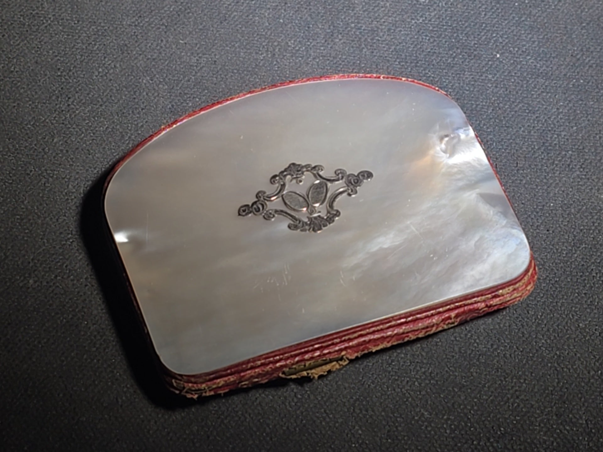Antique Mother-of-Pearl Coin Purse with Engraved Silver Cartouche, Red Fabric Interior, and Push-Button Clasp