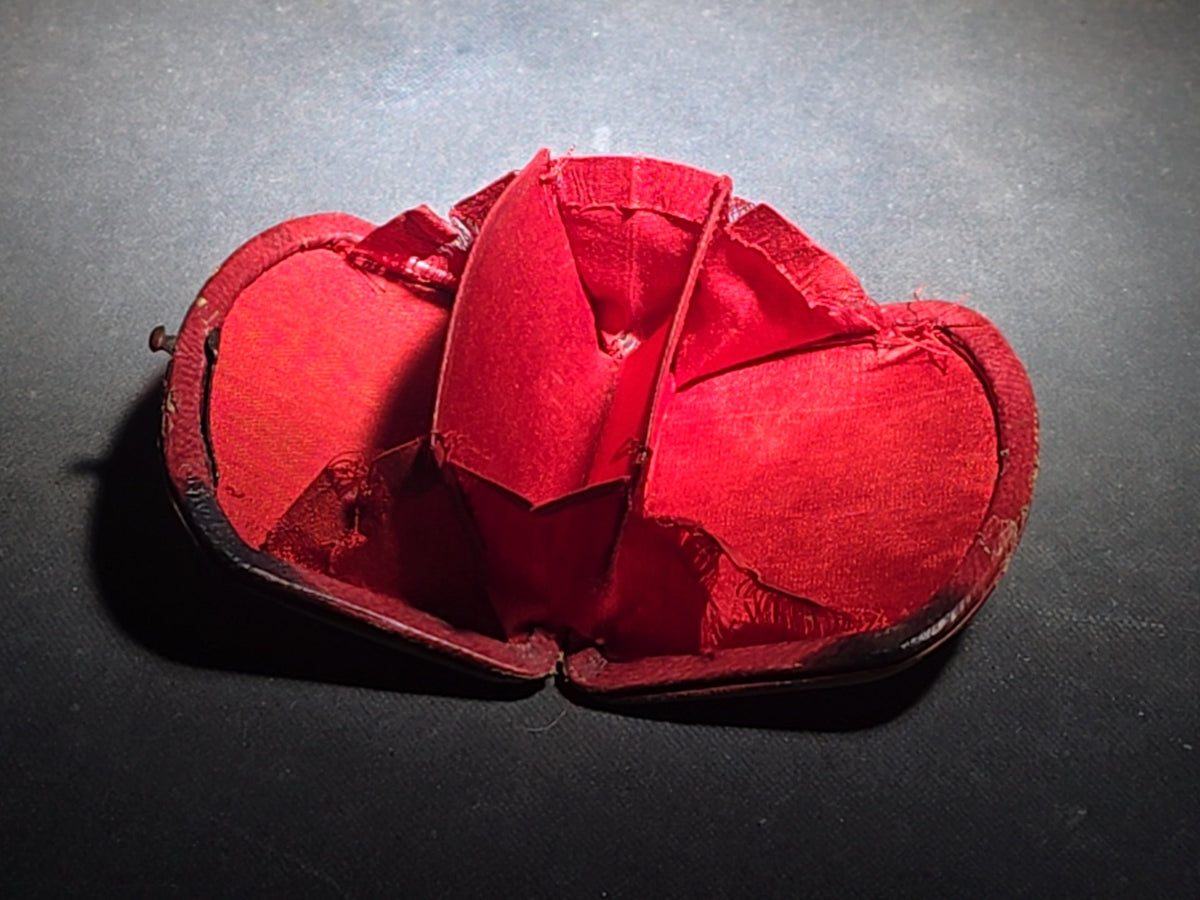 Antique Mother-of-Pearl Coin Purse with Engraved Silver Cartouche, Red Fabric Interior, and Push-Button Clasp