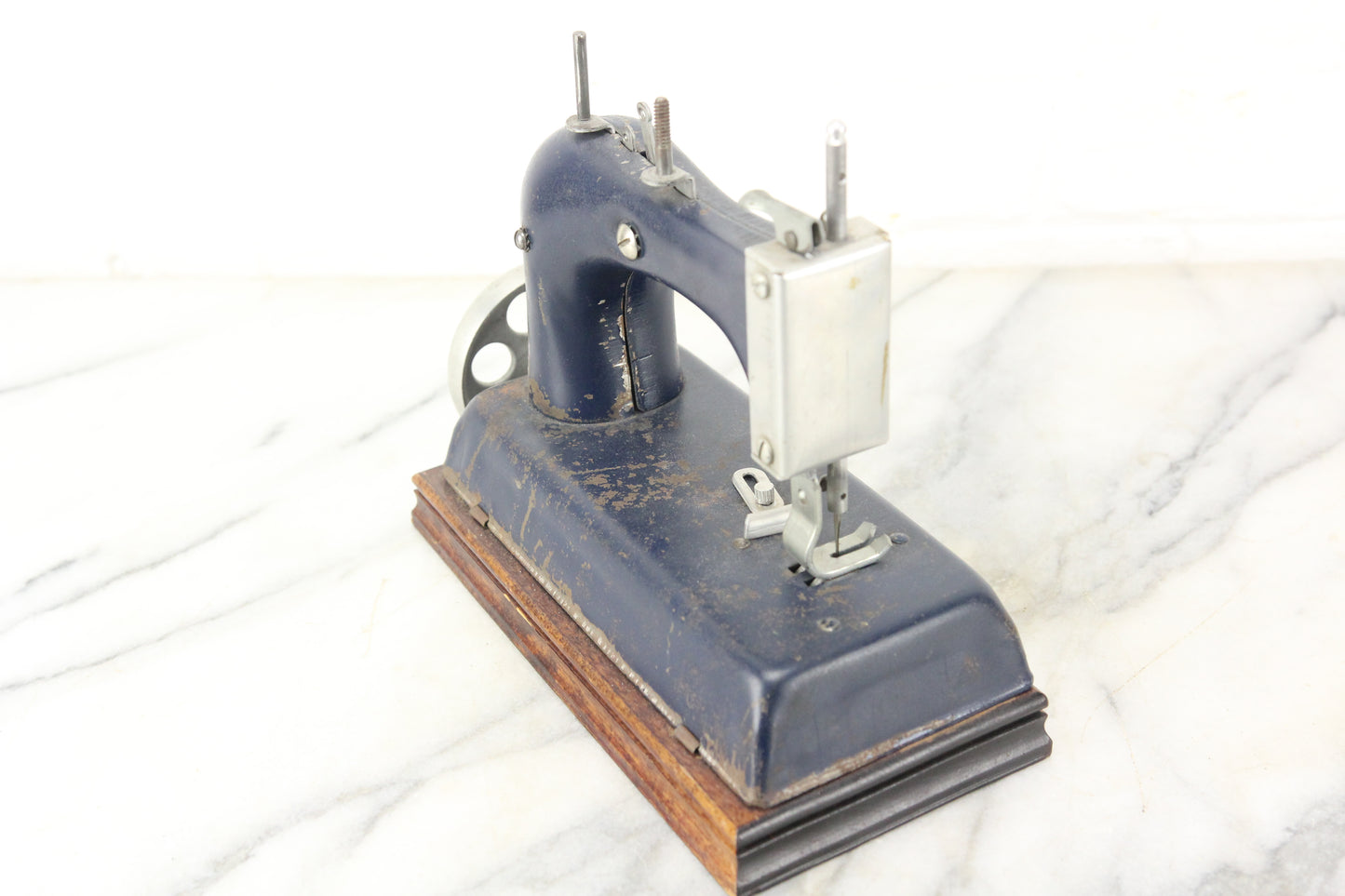 Artcraft Metal Products Junior Miss 1940s Handcrank Toy Sewing Machine