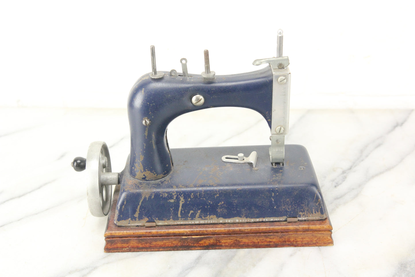 Artcraft Metal Products Junior Miss 1940s Handcrank Toy Sewing Machine