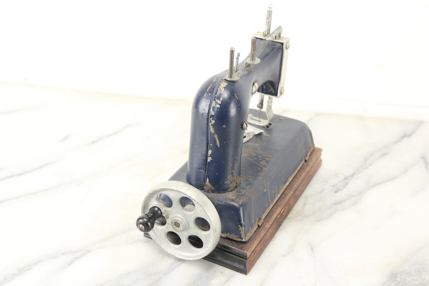 Artcraft Metal Products Junior Miss 1940s Handcrank Toy Sewing Machine