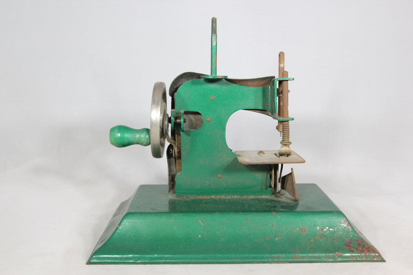 KAYanEE Sew Master Toy Sewing Machine in Green